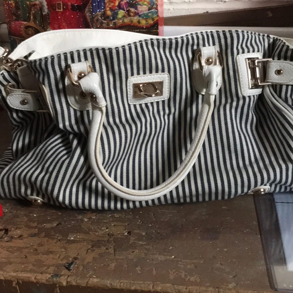 Street level purse